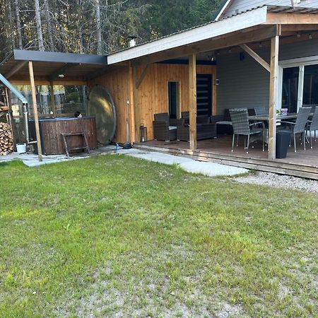 Gaeststuga 100M Fran Sjoen Vislanda Exterior foto