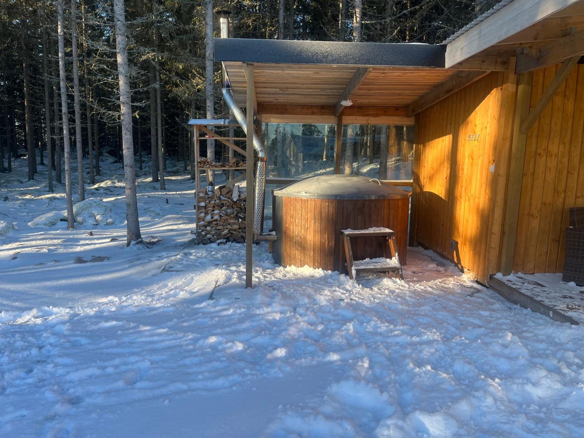 Gaeststuga 100M Fran Sjoen Vislanda Exterior foto